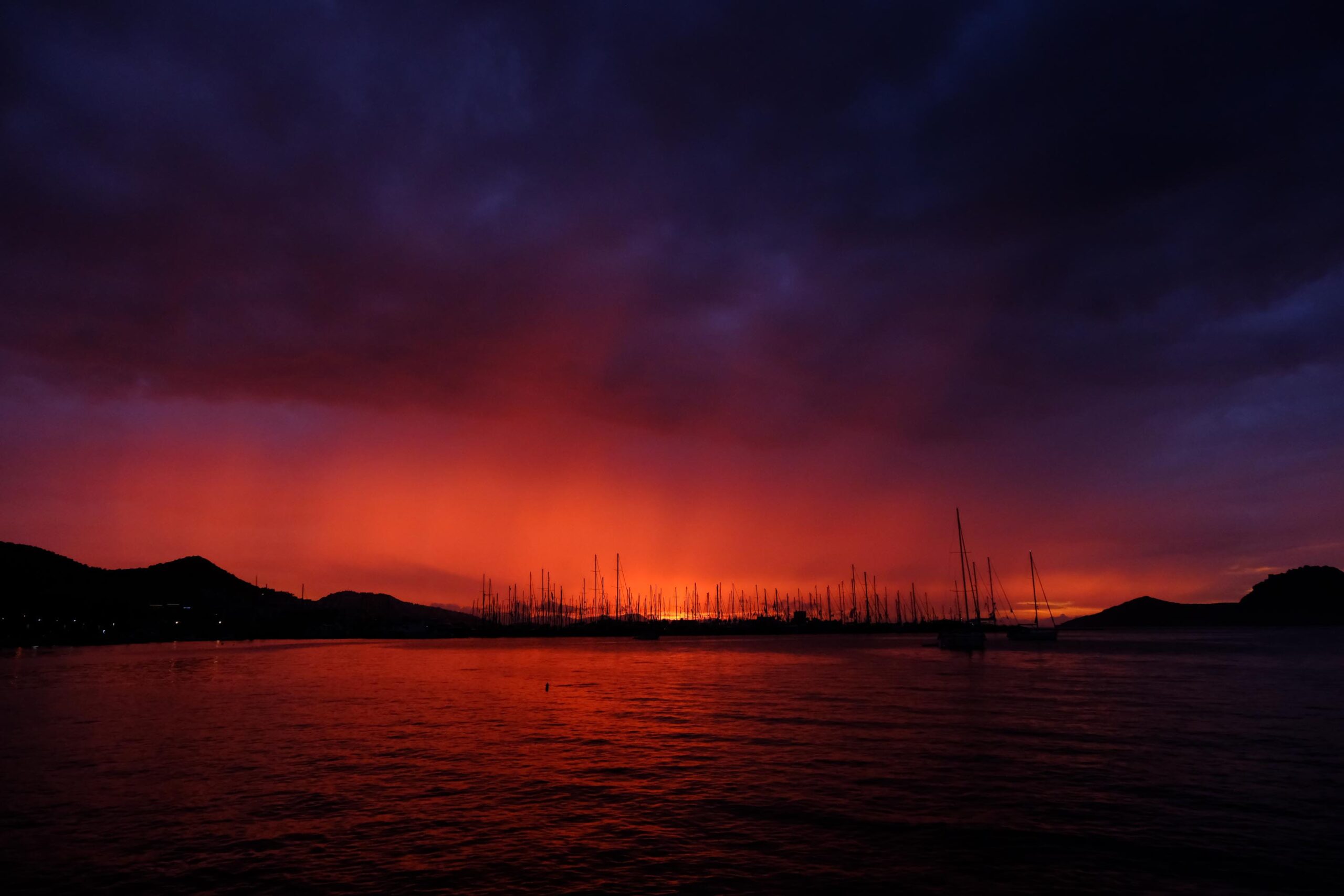 Fırat AKAY/BODRUM, (Muğla), (DHA)- MUĞLA’nın Bodrum ilçesinde sağanağın ardından gün
