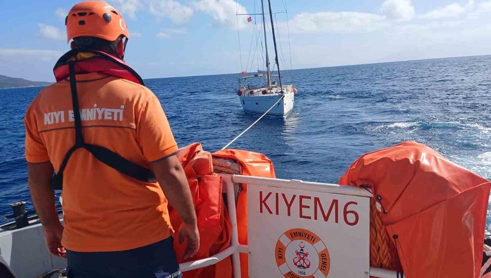 Bodrum’da makine arızası nedeniyle sürüklenen tekne kurtarıldı Muğla’nın Bodrum ilçesi açıklarında makine arızası sonrası sürüklenen ve içinde