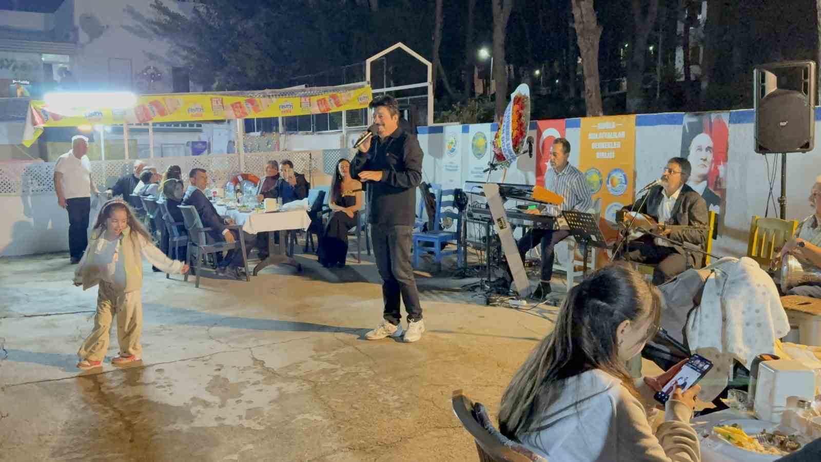 Bodrum’da Malatyalılar gecesi renkli görüntülere sahne oldu Bodrum Malatyalılar Derneği tarafından düzenlenen "Malatyalılar Buluşma Gecesi" yoğun katılımla