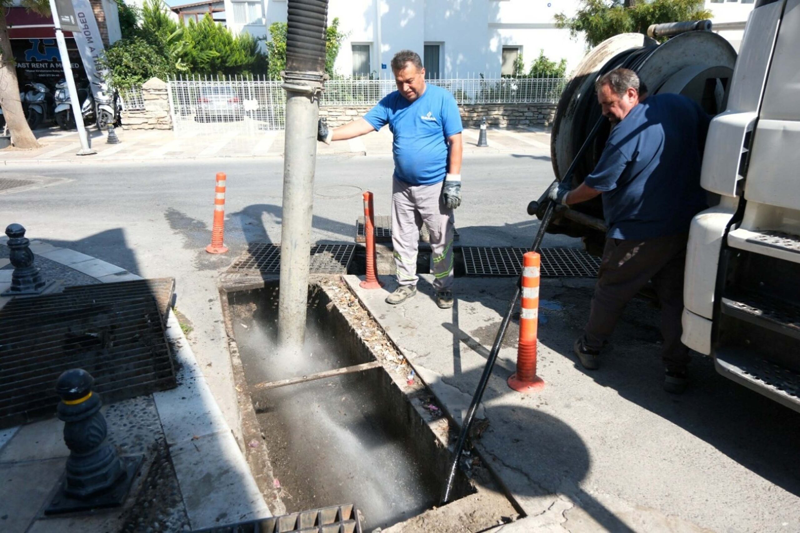 BODRUM (Muğla), (DHA)-MUĞLA'nın Bodrum ilçesinde, belediye mazgal ve yağmur suyu