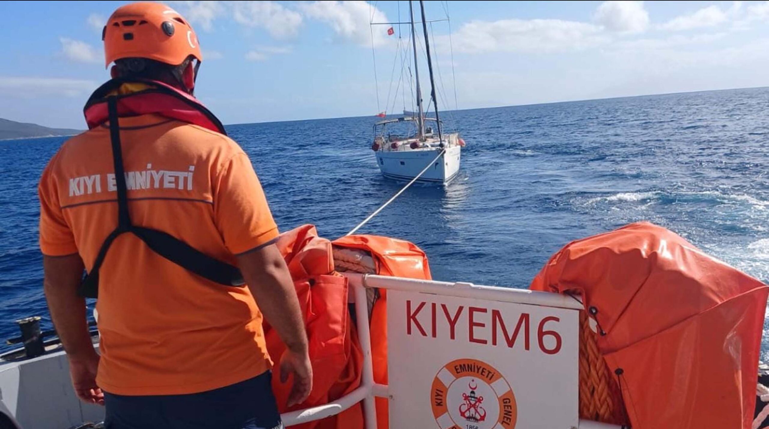 Bodrum’da sürüklenen tekne kurtarıldı Fırat AKAY/BODRUM (Muğla), (DHA)- MUĞLA’nın Bodrum ilçesinde, makine arızası nedeniyle