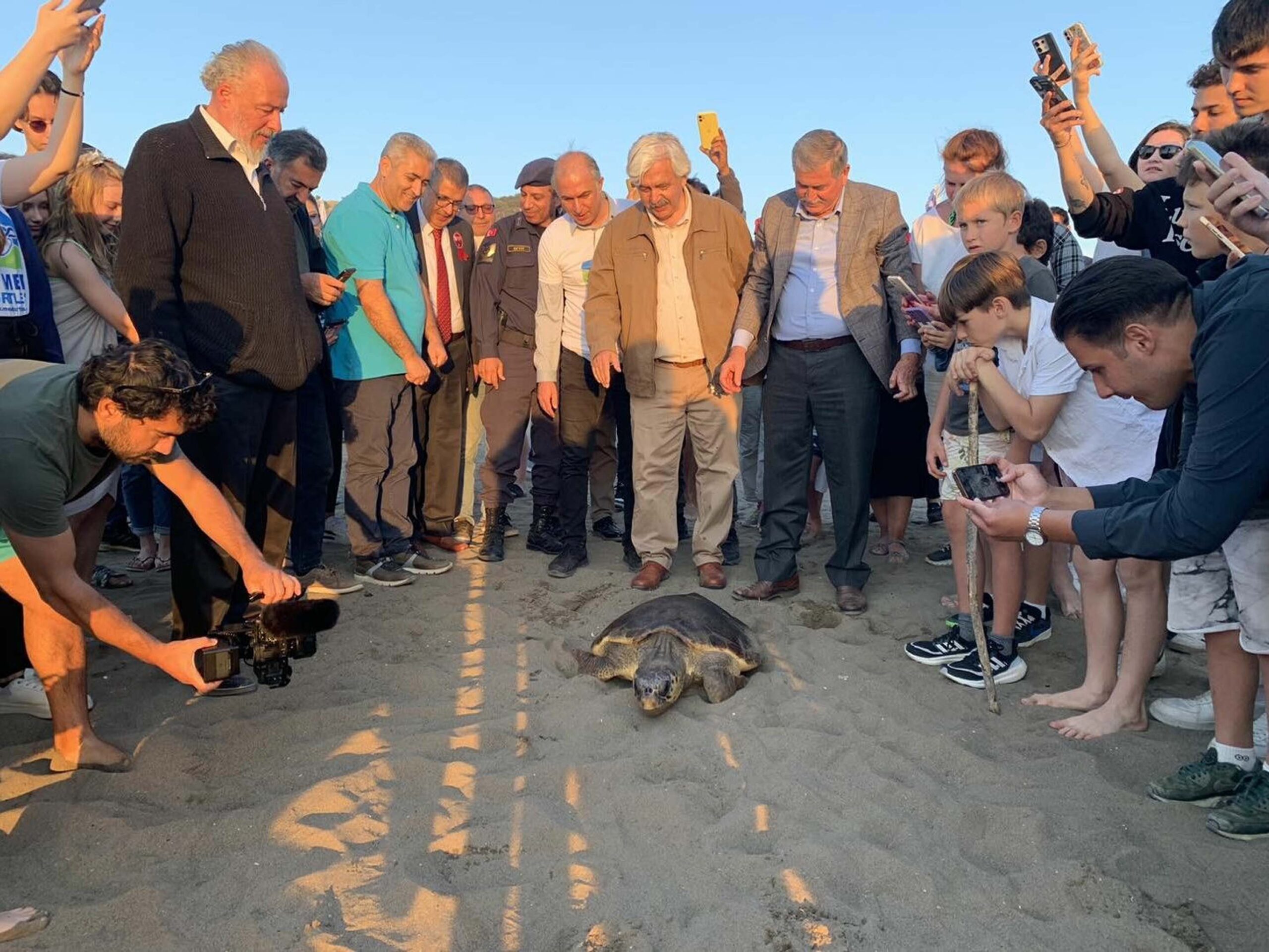 Caretta caretta ‘Cumhuriyet’i 5 bin kişi takip etti Cavit AKGÜN/MUĞLA, (DHA)- MUĞLA'da yaralı bulunup, tedavi sonrası uydu takip