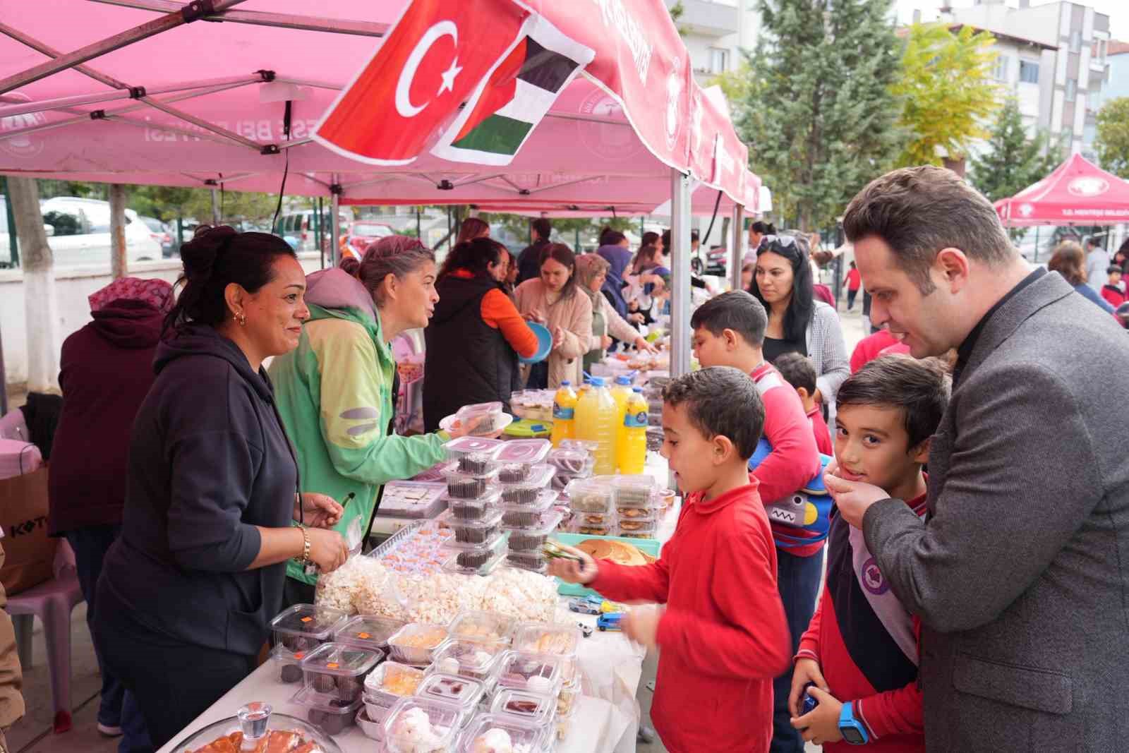 Emirbeyazıt İlkokulu’ndan Gazze’ye “Umut” sergisi -Millî Eğitim Bakanlığı himayelerinde yürütülen "Çevreme Duyarlıyım, Değerlerime Sahip Çıkıyorum"