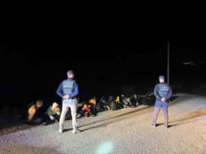 Muğla’nın Fethiye ilçesinde kanara tekne bekleyen 9’u çocuk 40 düzensiz