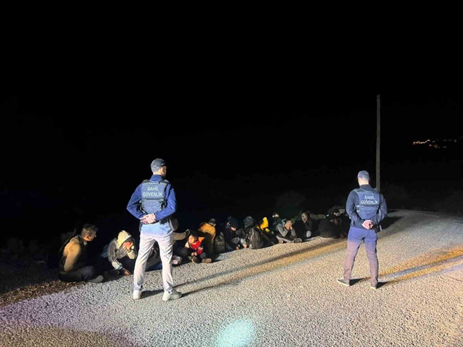 Muğla’nın Fethiye ilçesinde kanara tekne bekleyen 9’u çocuk 40 düzensiz