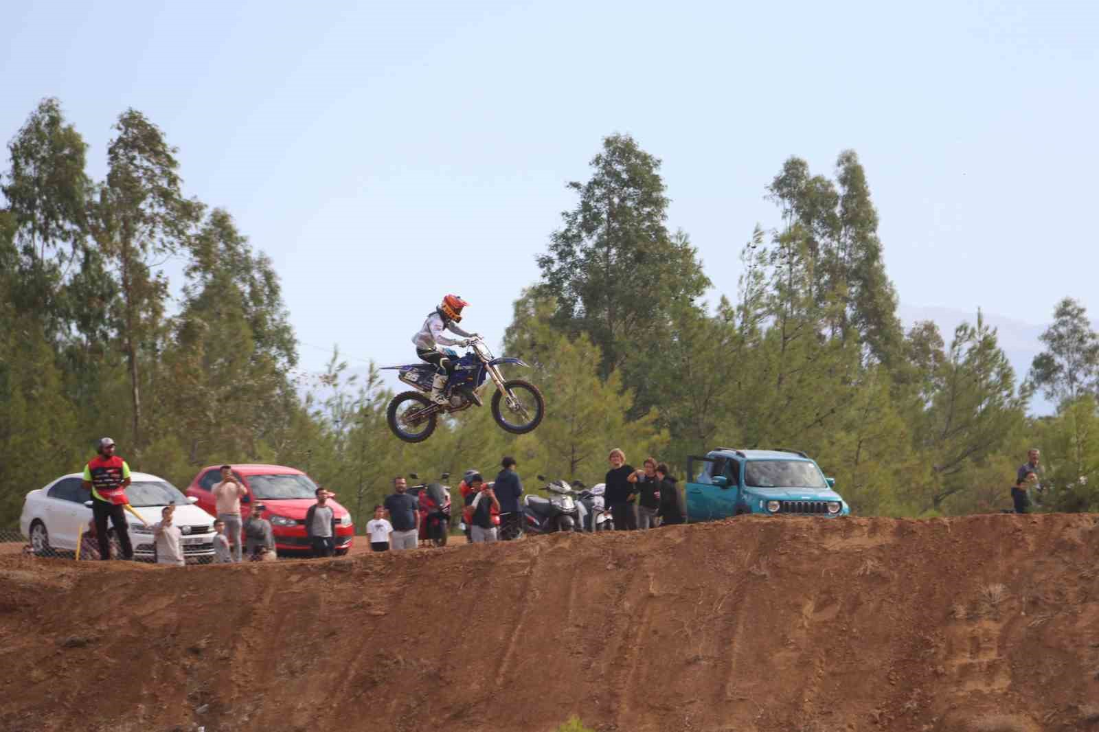Fethiye’de motokros heyecanı Fethiye’de 7 yıl sonra düzenlenen Türkiye Motokros Şampiyonası’nın 5. ayak