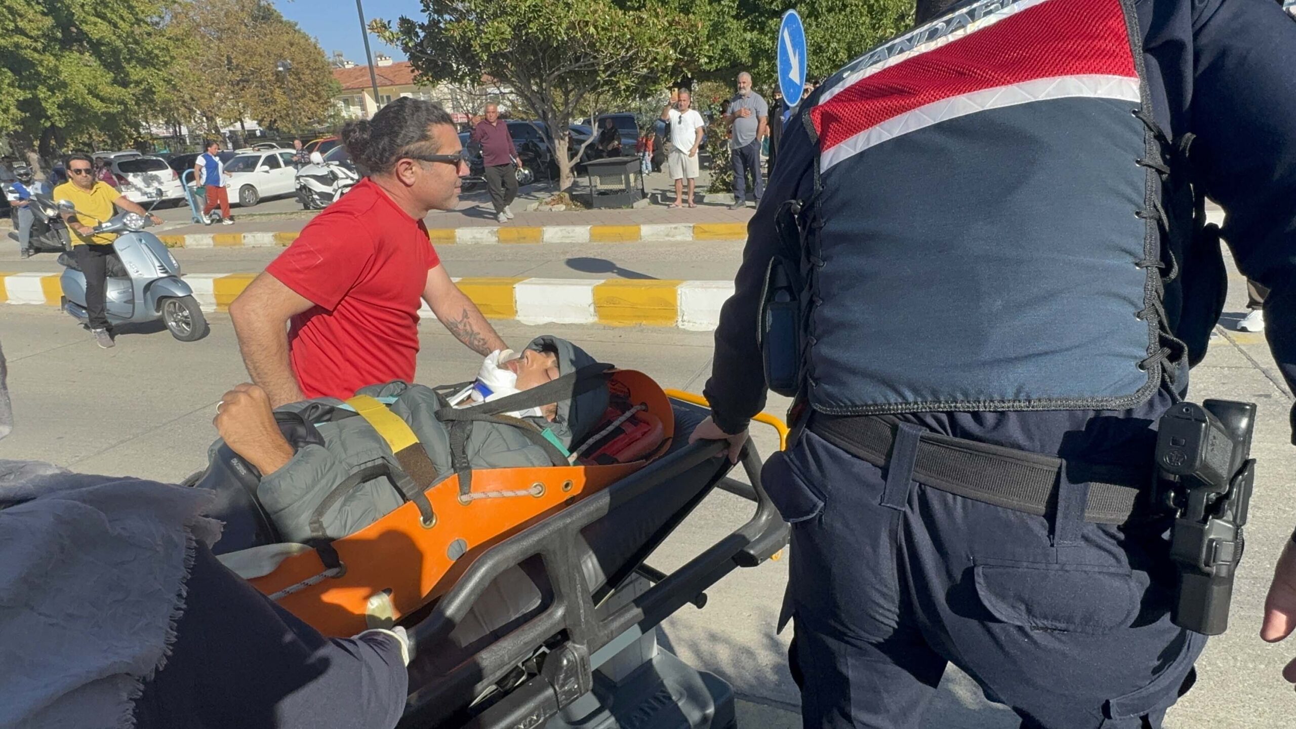 Fethiye’de paraşüt kayalıklara düştü: 1 ölü, 1 yaralı Sedat ÜNAL/FETHİYE (Muğla)- MUĞLA’nın Fethiye ilçesinde, Babadağ'dan tandem atlayışı yaptıktan