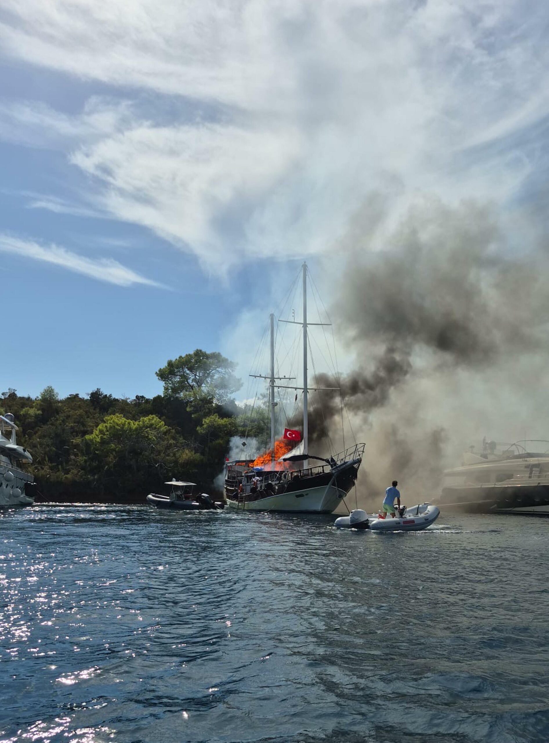 Gülgün AKYOKUŞ/FETHİYE (Muğla), (DHA)- MUĞLA'nın Fethiye ilçesi, Yassıada açıklarındaki bir