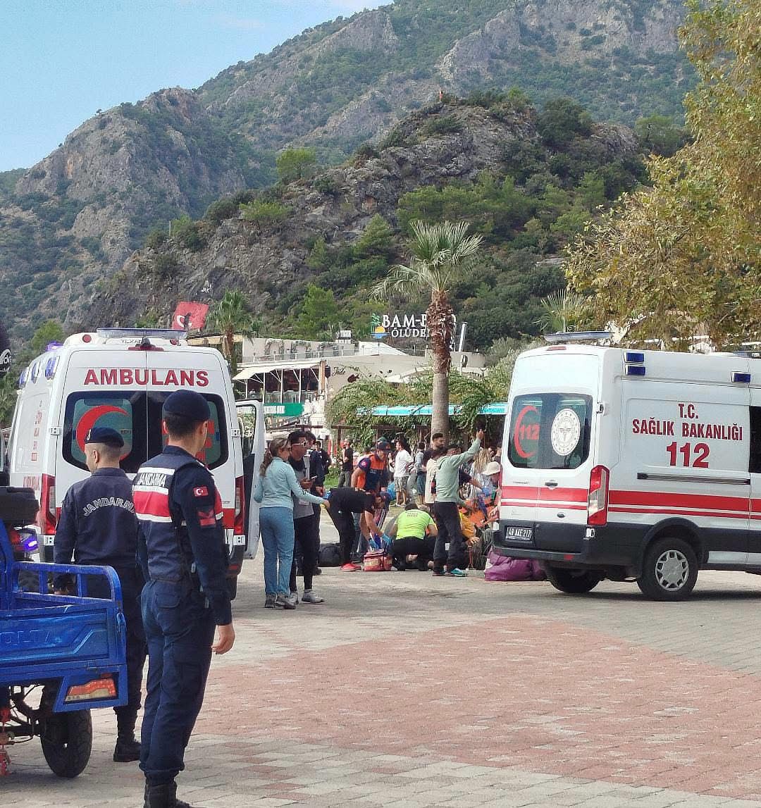 Fethiye’de yamaç paraşütleri havada çarpıştı: 3 yaralı Gülgün AKYOKUŞ/FETHİYE(Muğla), (DHA) - MUĞLA’nın Fethiye ilçesinde düzenlenen 25'inci Uluslararası