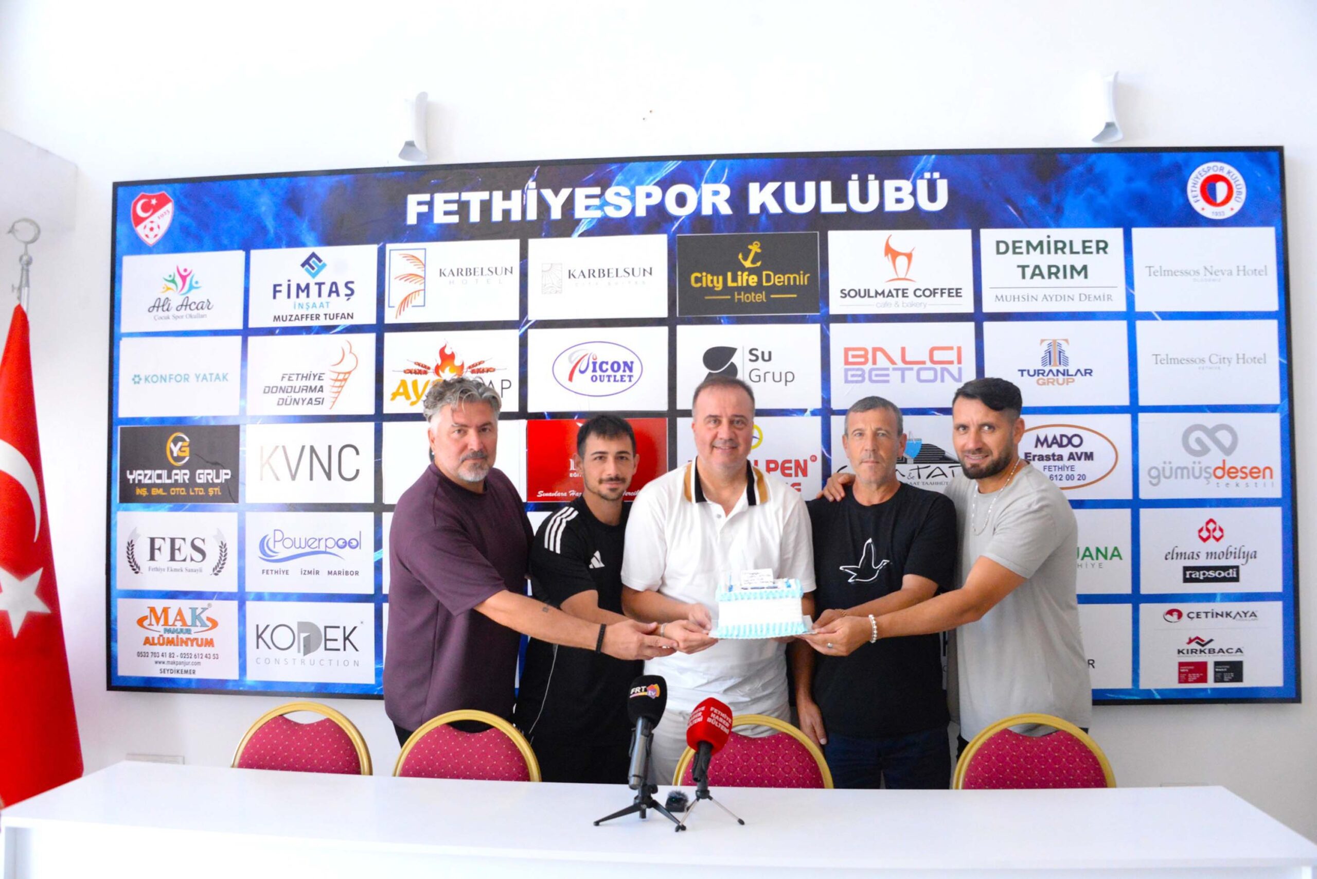 FETHİYE, (DHA) 2'nci Lig Kırmızı Grup temsilcilerinden Fethiyespor'da Teknik Direktör