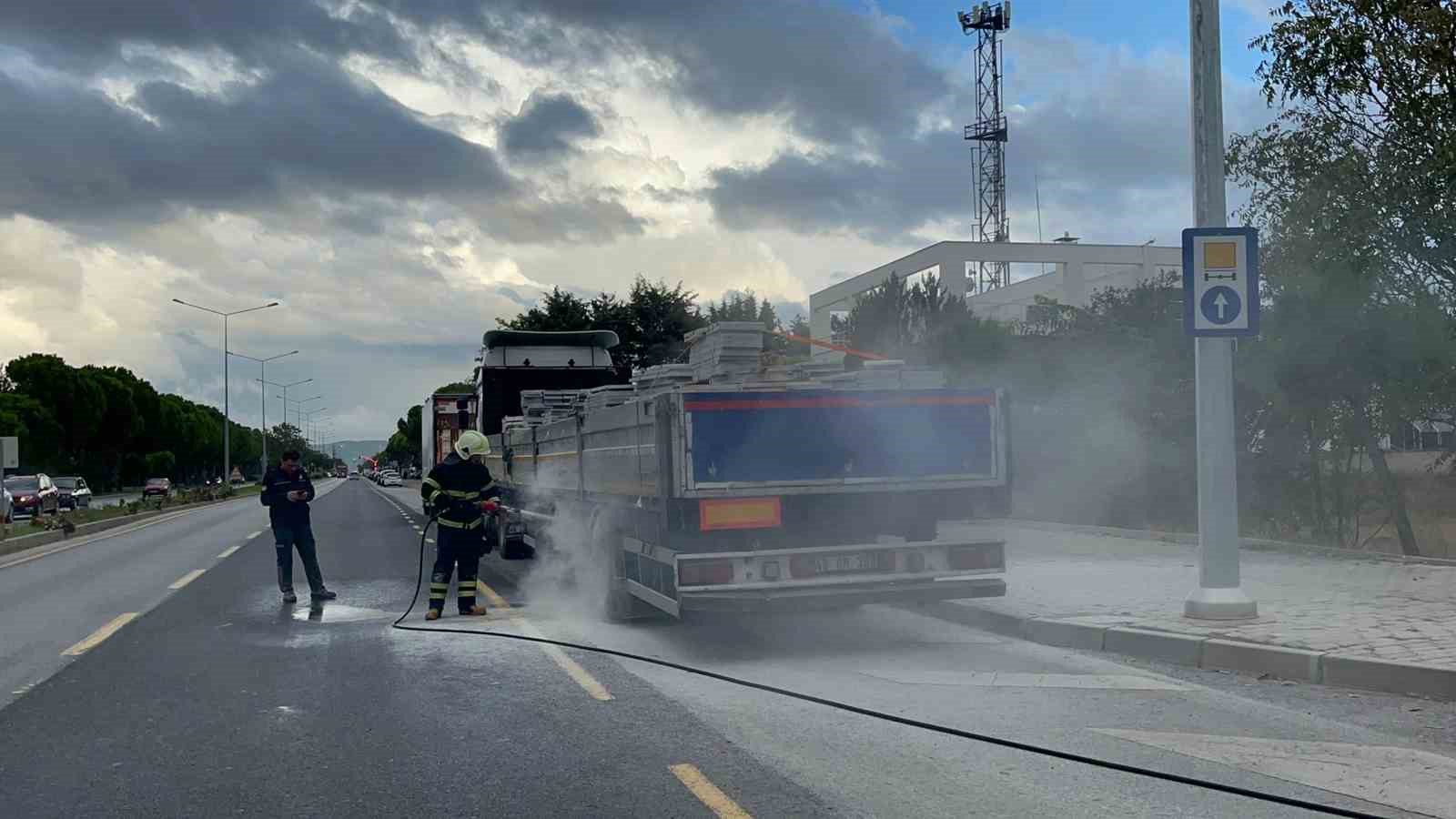 Muğla’nın Menteşe ilçesi Atatürk Bulvarında seyir halindeyken fren tutmayan 48