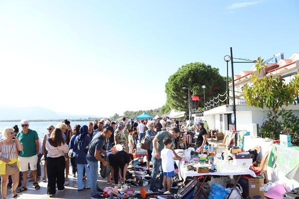 Köyceğiz ikinci el pazarında yoğunluk yaşandı Muğla’nın Köyceğiz ilçesinde her ayın son Pazar günü kurulan ikinci