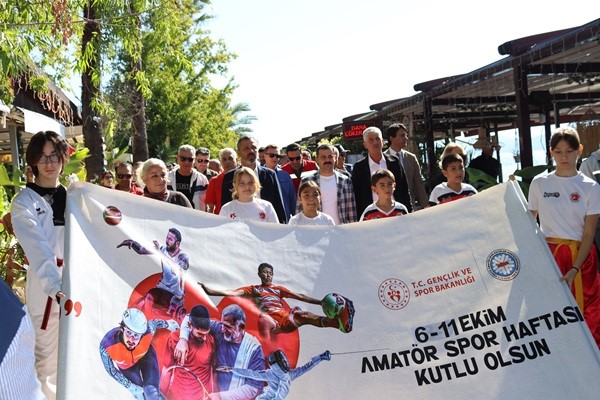 Köyceğiz’de amatör spor dalları tanıtıldı Muğla’nın Köyceğiz ilçesinde Amatör Spor Haftası kapsamında düzenlenen yürüyüş ve