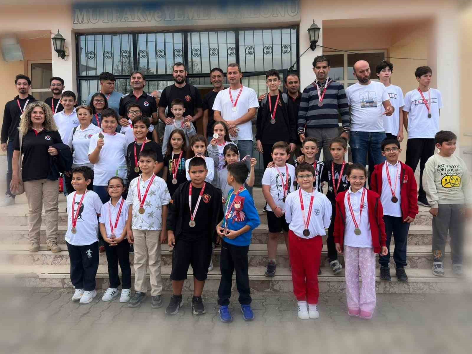 Muğla’nın Köyceğiz ilçesinde "29 Ekim Cumhuriyet Bayramı Satranç Turnuvası" düzenlendi.