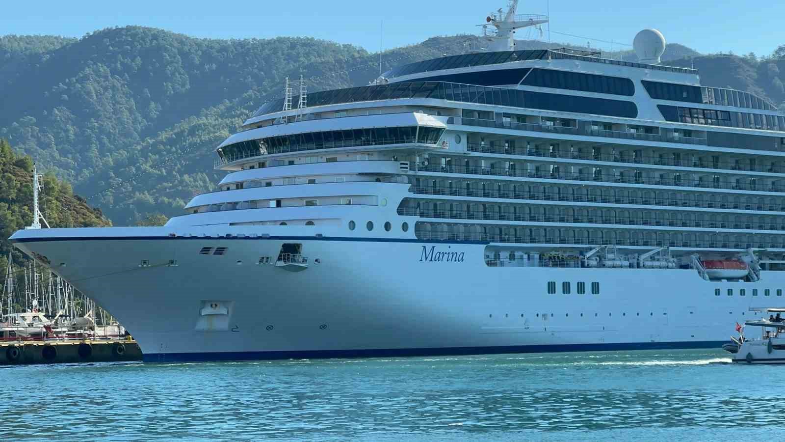 Marshall Adaları bayraklı lüks yolcu gemisi "Marina" sabah saatlerinde Muğla’nın