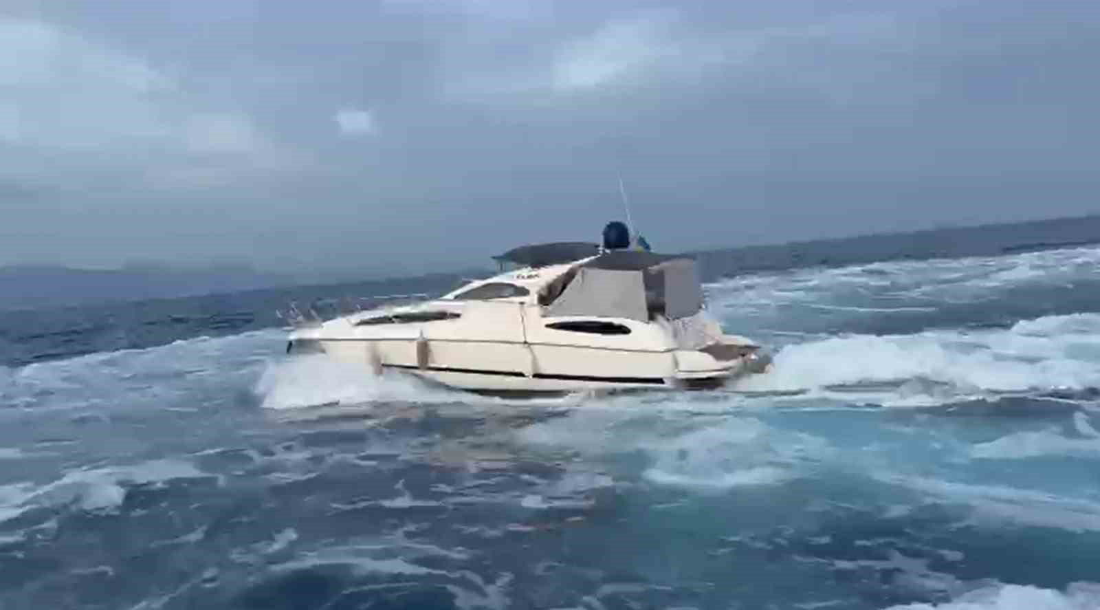 Lüks motoryat ile kaçarken yakalandılar Muğla’nın Marmaris ilçesi açıklarında hareket halindeki motor ya içinde 19’u