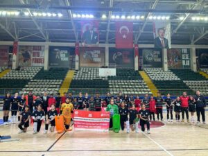 Malatya’dan gelen ve depremden etkilenen çocuklardan oluşan hokey takımı, Gençlik