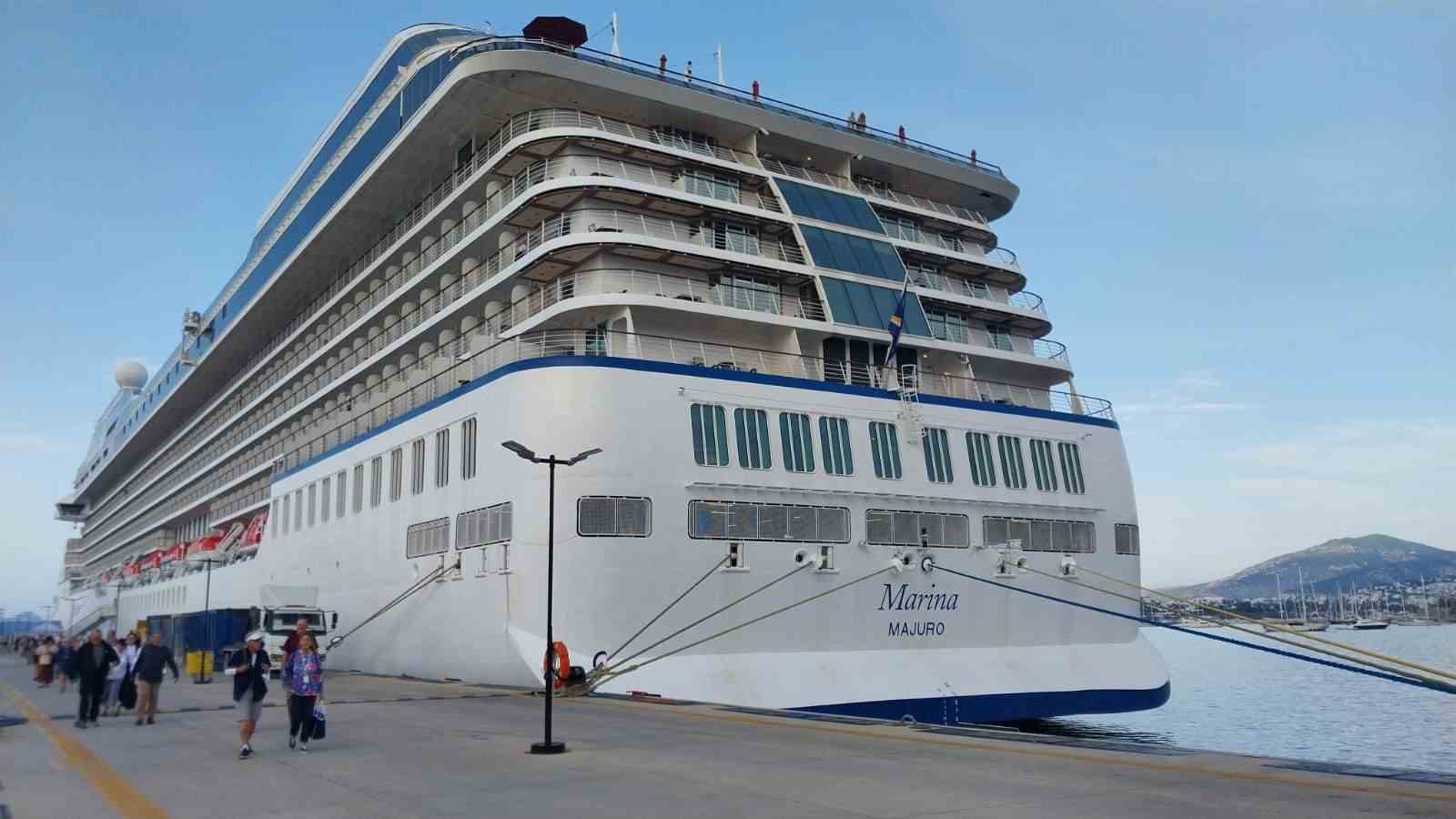 Marina, bin 194 yolcu getirdi Muğla’nın Bodrum ilçesine gelen "Marina" isimli yolcu gemisi, toplam bin