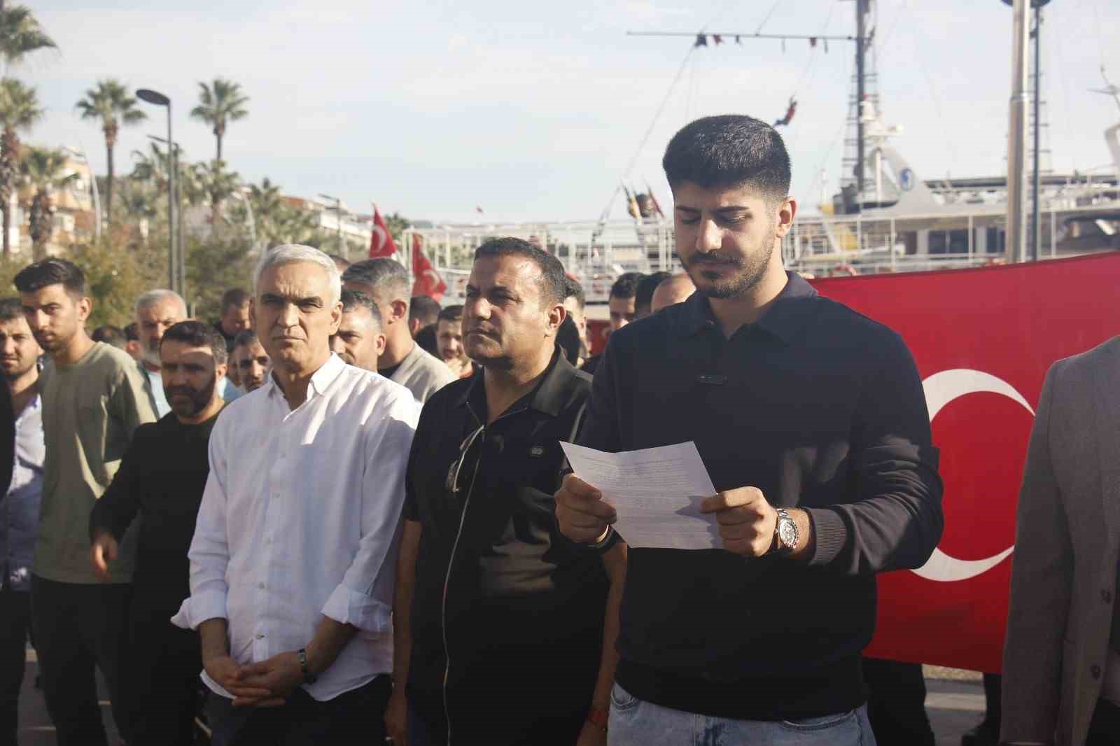 Muğla’nın Marmaris ilçesinin simgelerinden biri olan kapalı çarşının esnafları Marmaris