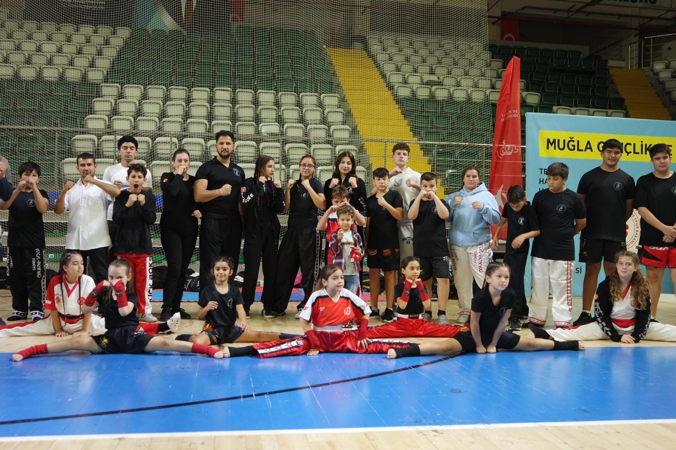 Marmaris’e 11 birincilik madalyası birden geldi Muğla’da 26 Ekim tarihinde düzenlenen Cumhuriyet kupasında Marmarisli sporcular büyük