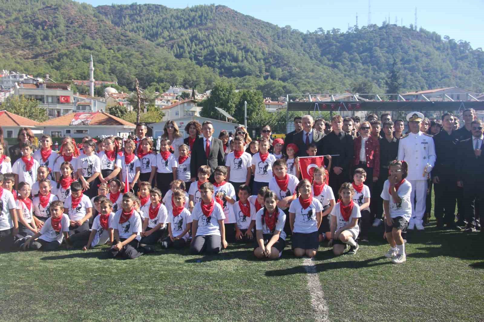 Türkiye Cumhuriyeti’nin 102. kuruluş yıldönümü kutlamaları kapsamında Muğla’nın Marmaris ilçesinde