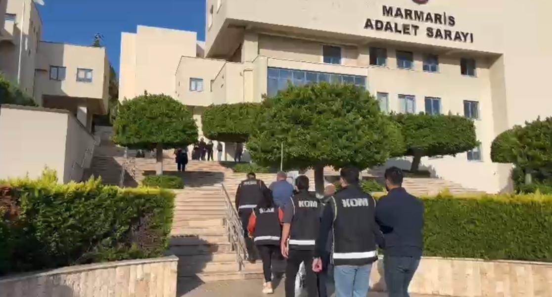 Marmaris’te örgütlü tefecilik operasyonu: 4 kişi tutuklandı Muğla’nın Marmaris ilçesinde tefecilik yaptığı tespit edilen şüphelilere yönelik düzenlenen