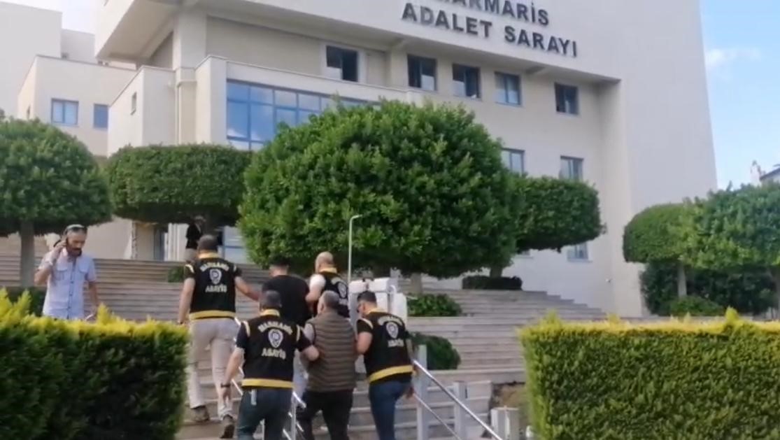 Marmaris’te silahlı çatışma olayının şüphelileri hakim karşısına çıktı MUĞLA (İHA) – Muğla’nın Marmaris ilçesinde dün öğleden sonra iki