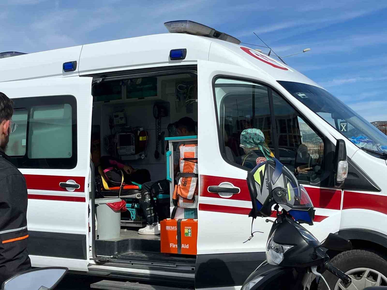 Menteşe Kötekli Kavşağı’nda iki motosiklet çarpıştı, sürücüler hafif şekilde yaralandı.