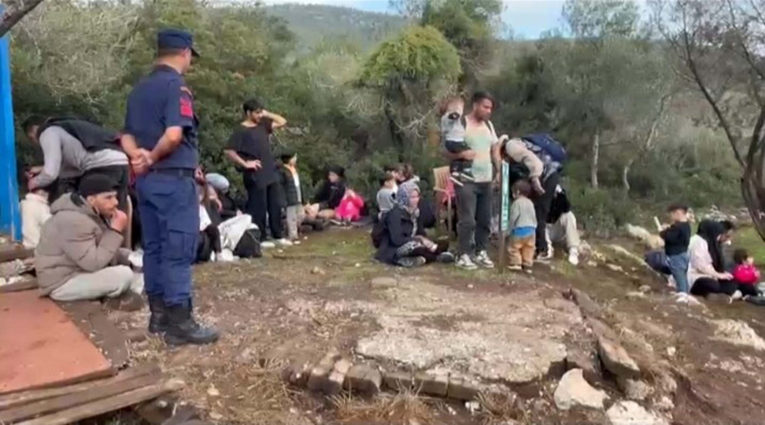 Milas’ta 74 kaçak göçmen yakalandı Fırat AKAY/BODRUM (Muğla), (DHA)- MUĞLA’nın Milas ilçesinde 74 kaçak göçmen,