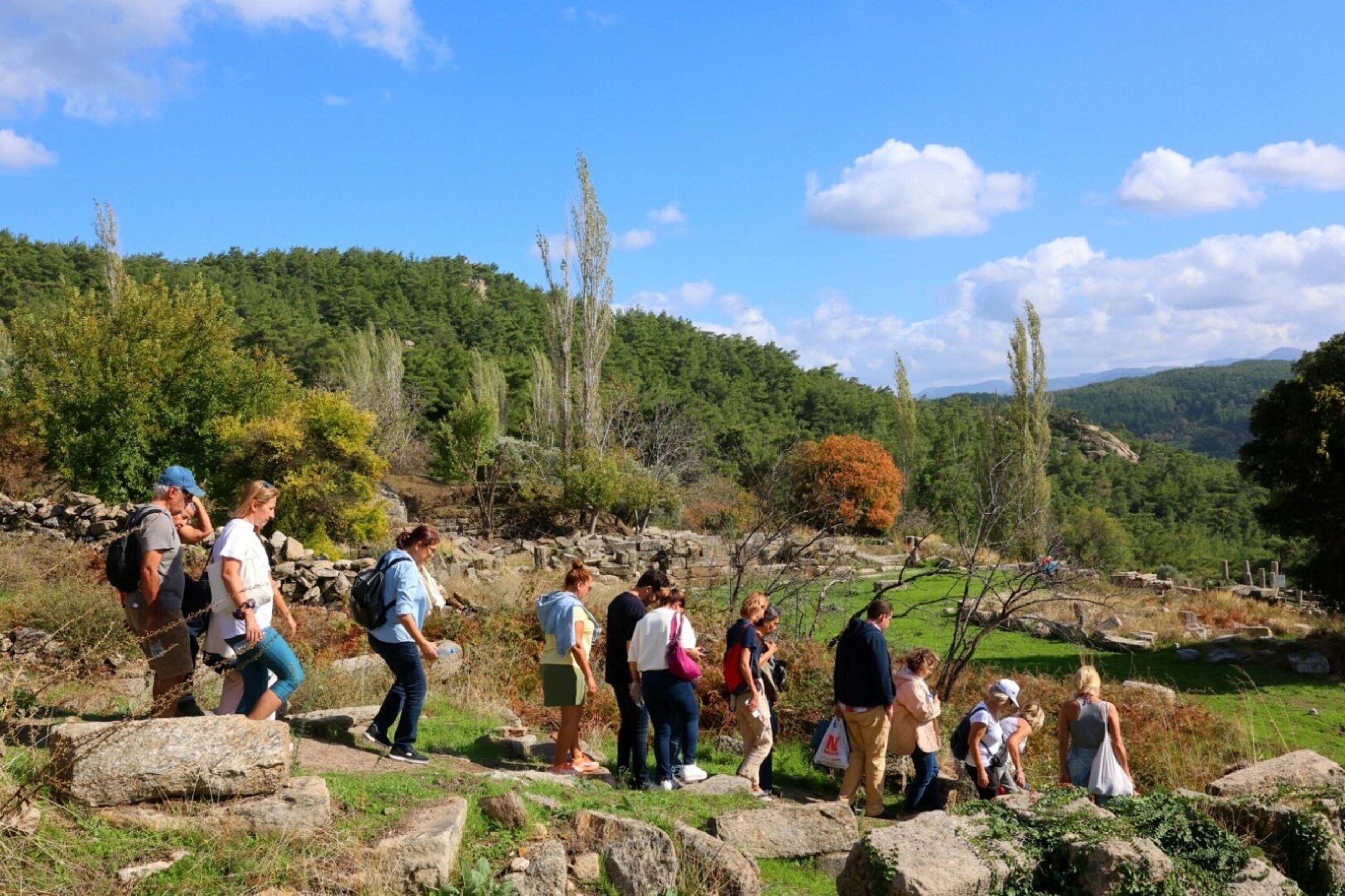 Milas’tan Bodrum’a göç rotası kültür ve doğa yürüyüşü başladı MUĞLA,(DHA)-MUĞLA'nın Bodrum Belediyesi, Milas Belediyesi ve Milas Müzesi iş birliği