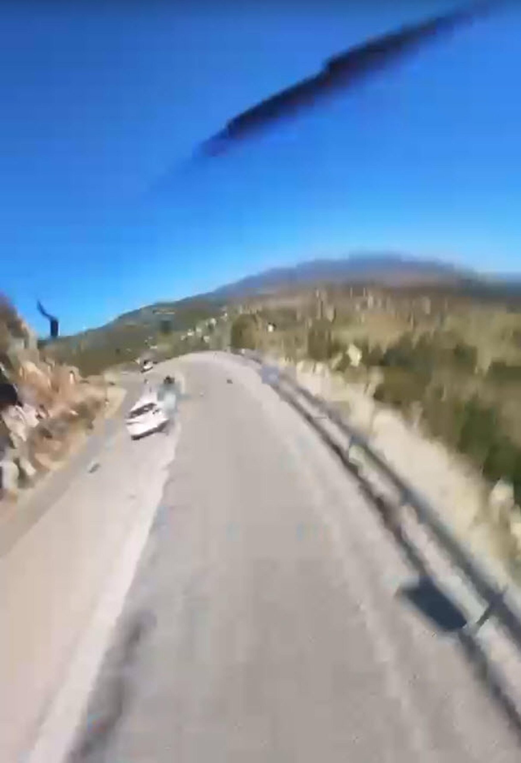 Motosiklet sürücüsünün öldüğü kaza, kask kamerasında Cavit AKGÜN/MUĞLA, (DHA)- MUĞLA'nın Seydikemer ilçesinde, otomobille çarpışan motosikletin sürücüsü