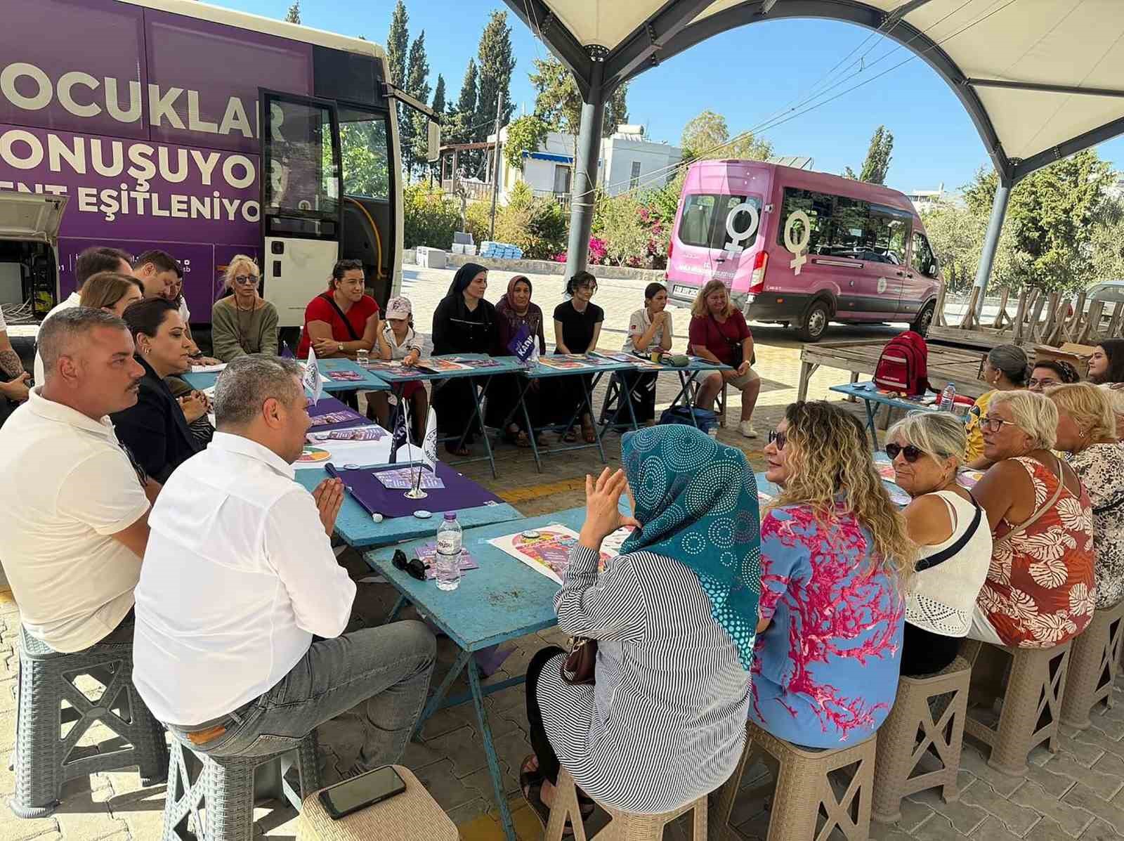 Muğla Büyükşehir Gezici Da(Ya)nışma otobüsü yollarda Muğla Büyükşehir Belediyesi’nin ‘Kadınlar Güçleniyor Kent Eşitleniyor’ vizyonuyla Milas Bozbük’te
