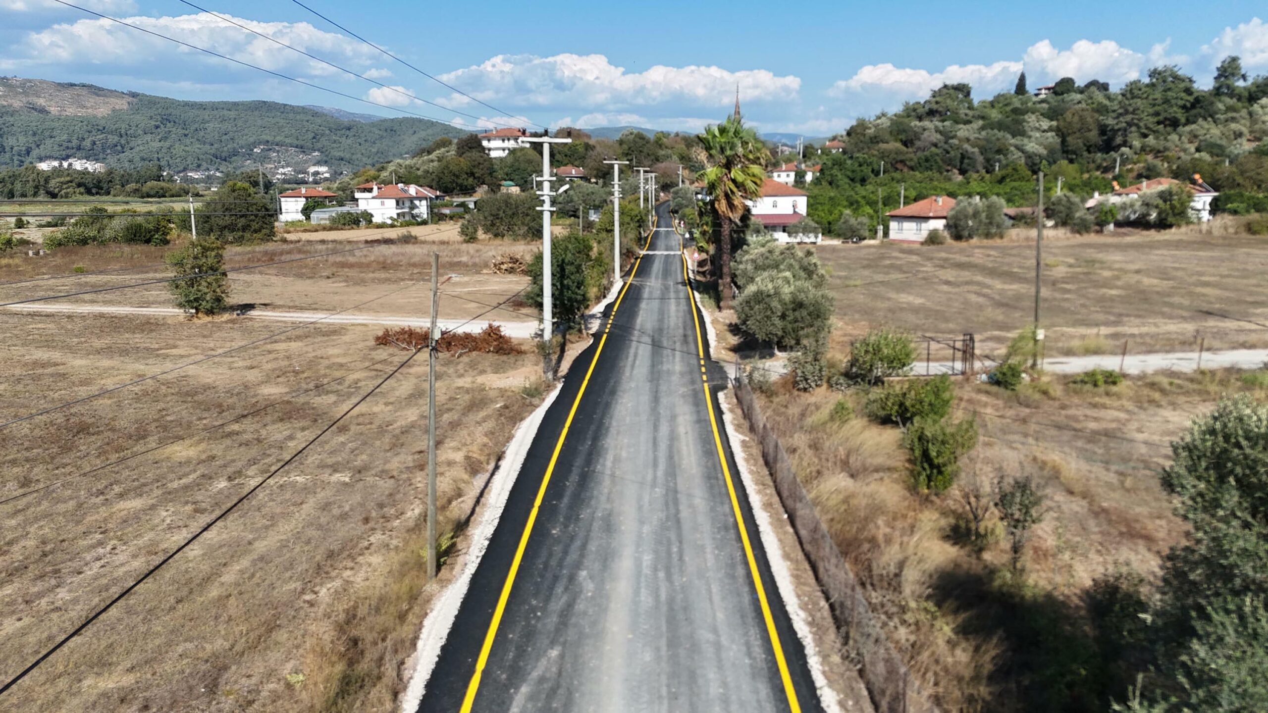 MUĞLA, (DHA)-MUĞLA Büyükşehir Belediyesi, Ula ilçesinde Şirinköy-Çıtlık güzergahında yürüttüğü sıcak