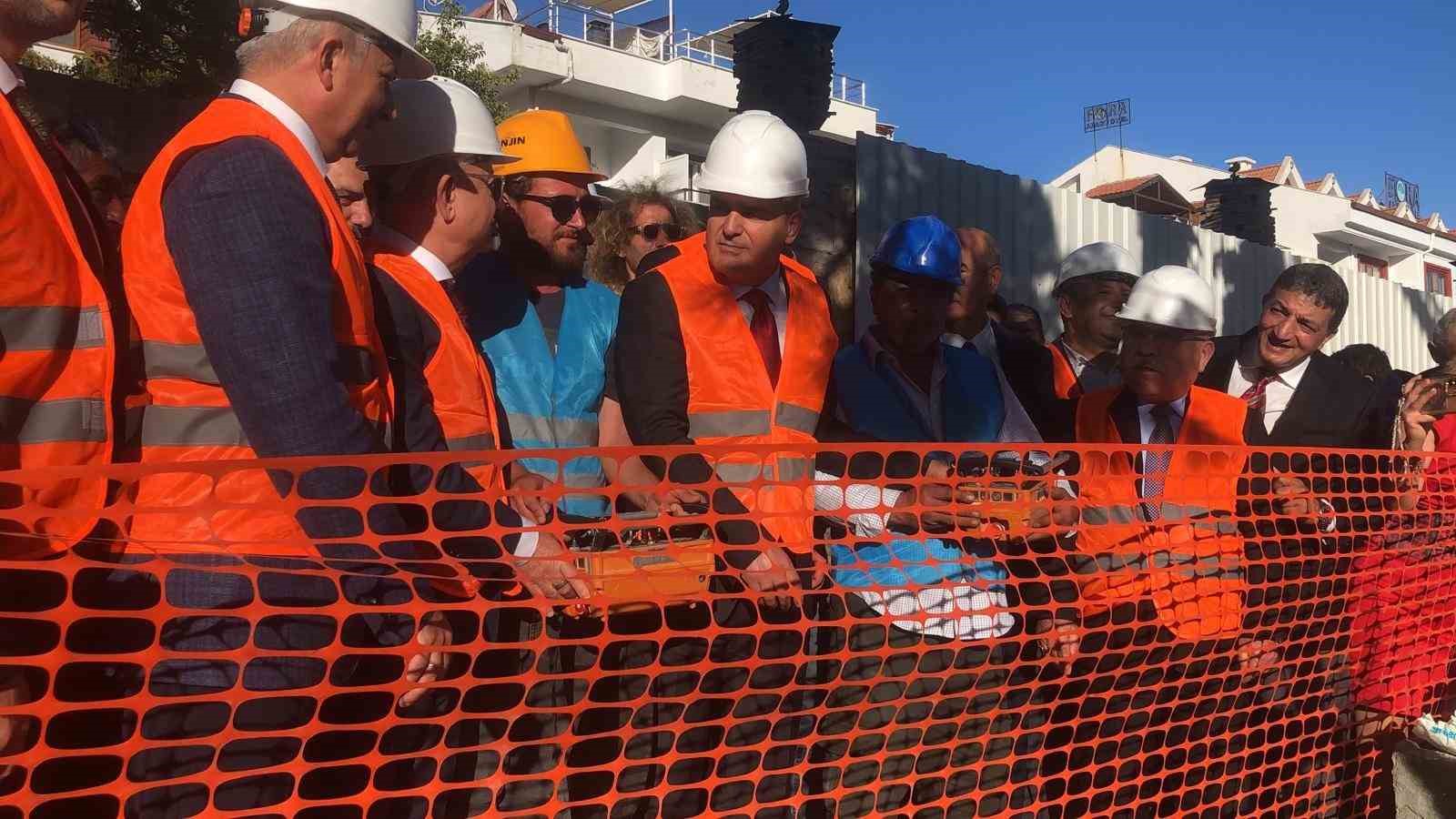 Muğla Valisi Dr. İdris Akbıyık, hayırsever iş insanı İsmet Tekin