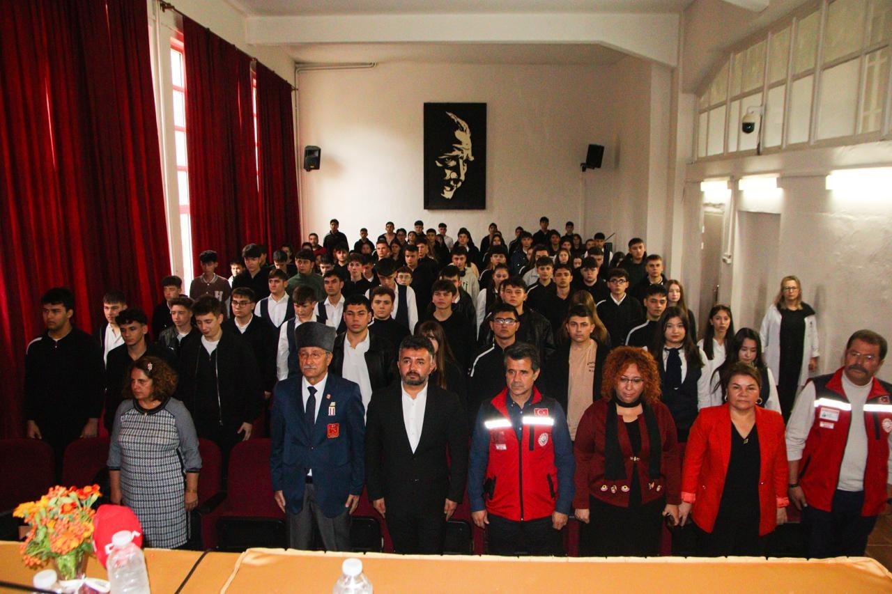 Muğla’da Gaziler öğrencilerle buluştu Muğla’da Aile ve Sosyal Hizmetler Bakanlığı koordinasyonunda düzenlenen "Vatan ve