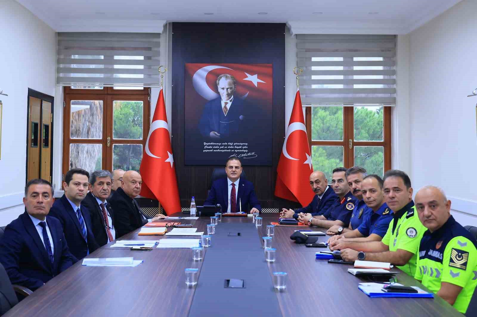 Muğla’da ‘Karayolu Trafik Güvenliği’ toplantısı Karayollarında Trafik Güvenliği toplantısı Muğla Valisi Dr. İdris Akbıyık başkanlığında