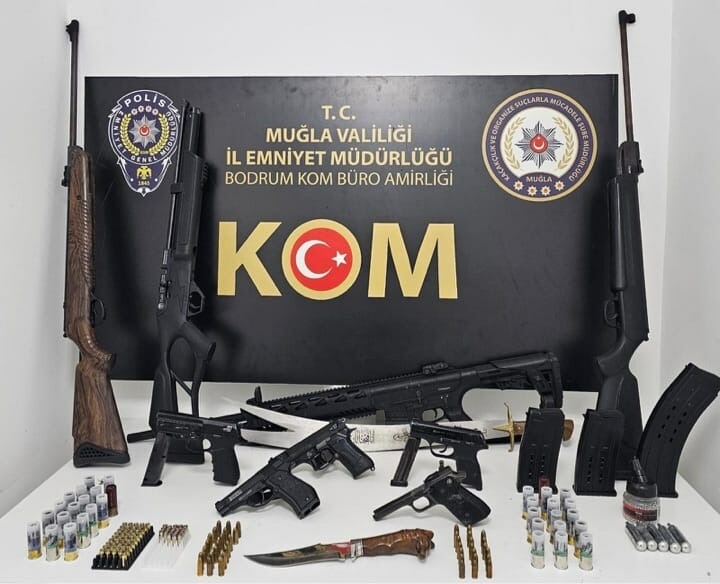 Cavit AKGÜN/MUĞLA,(DHA)--MUĞLA’da ruhsatsız silah bulunduran ve sosyal medya üzerinden paylaşım