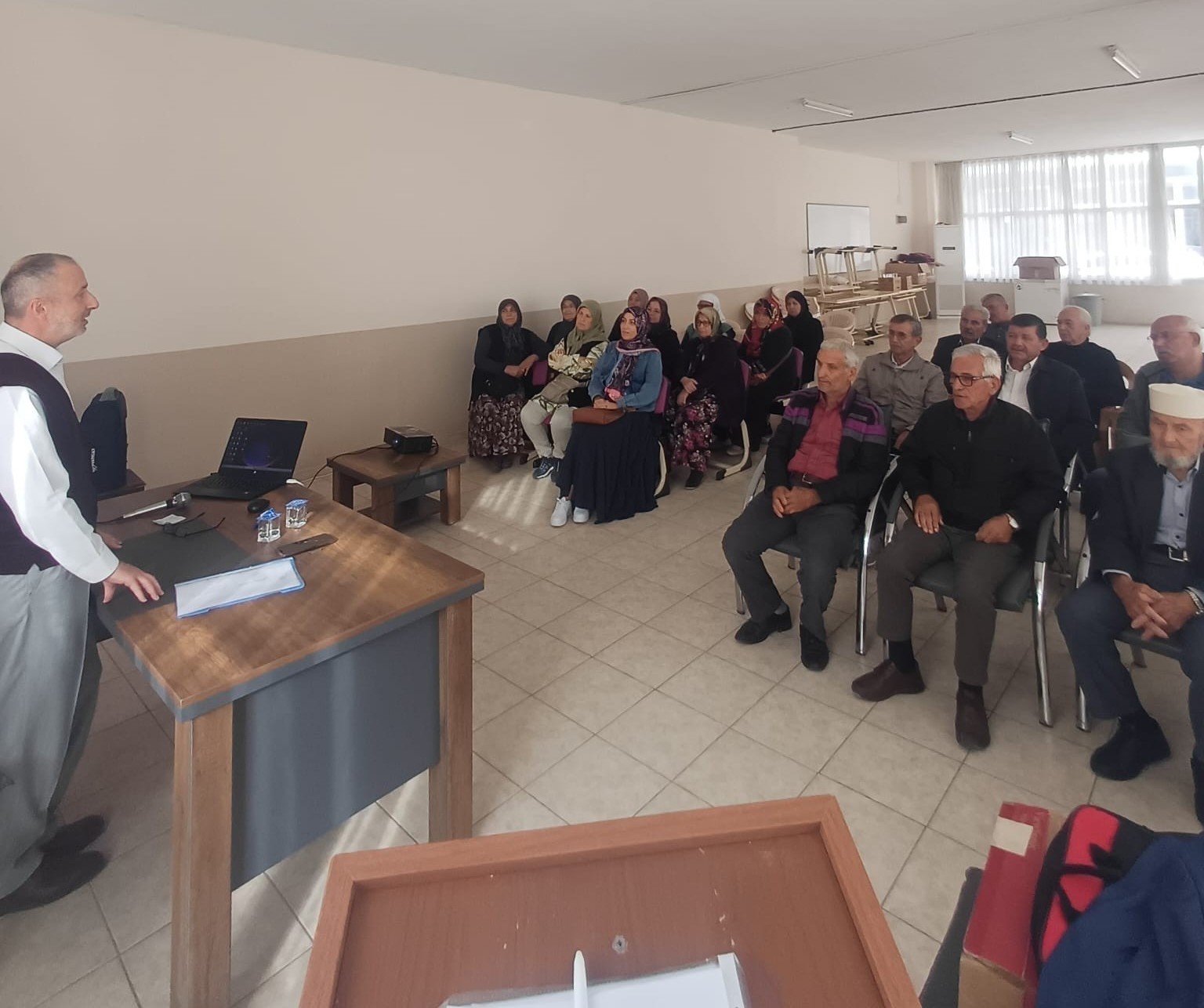 Ortaca’da umre yolcularına seminer Muğla’nın Ortaca İlçe Müftülüğü tarafından, kutsal topraklara gidecek umre yolcularına