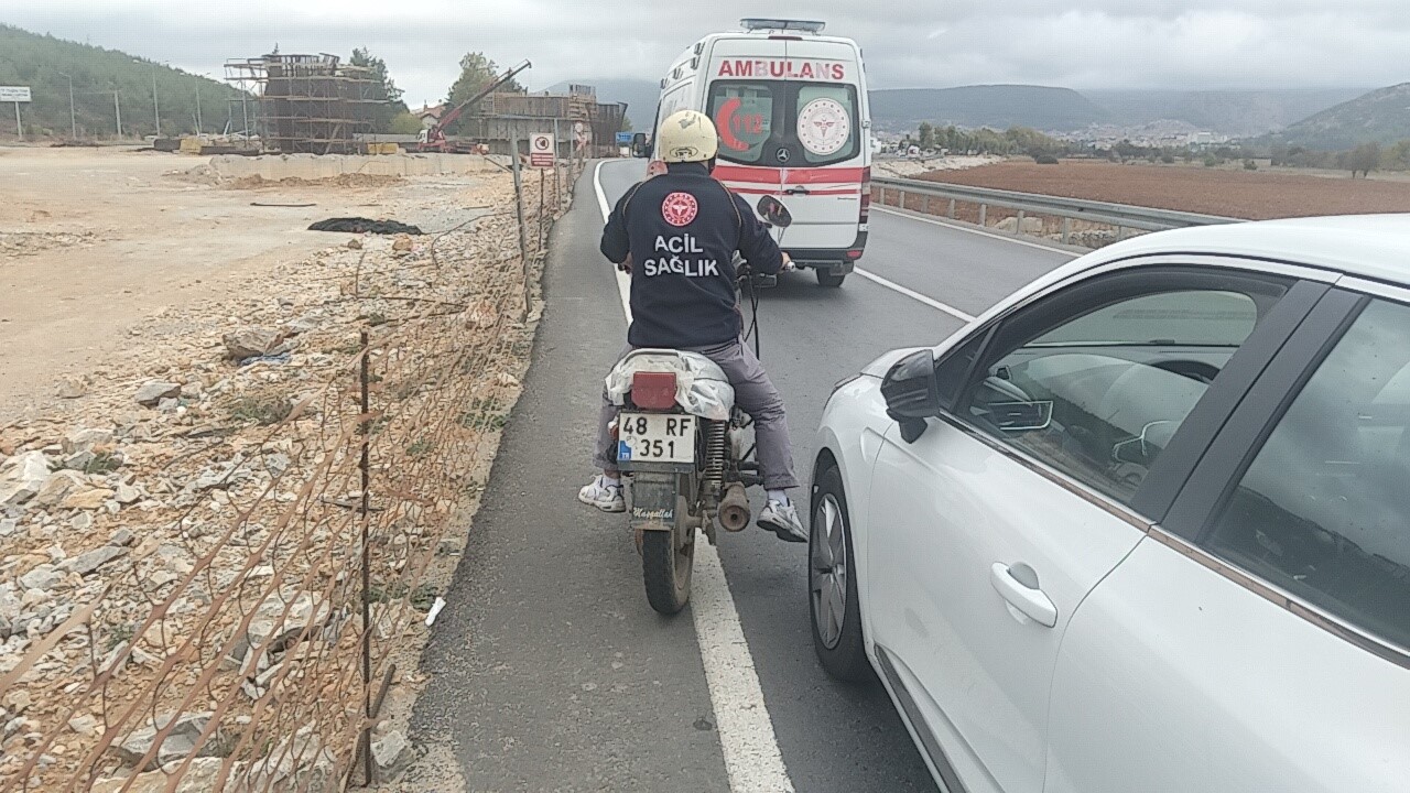 Sağlık personelinden örnek davranış Muğla’nın Menteşe ilçesinde meydana gelen trafik kazasında hafif yaralanan bir