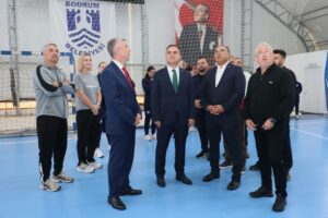 Fırat AKAY / BODRUM (Muğla), (DHA)-MUĞLA Valisi İdris Akbıyık Yalıkavakspor