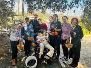 Bodrum’da bulunan Yahşi Özel Eğitim Uygulama Okulu öğrencileri, okul bahçesindeki