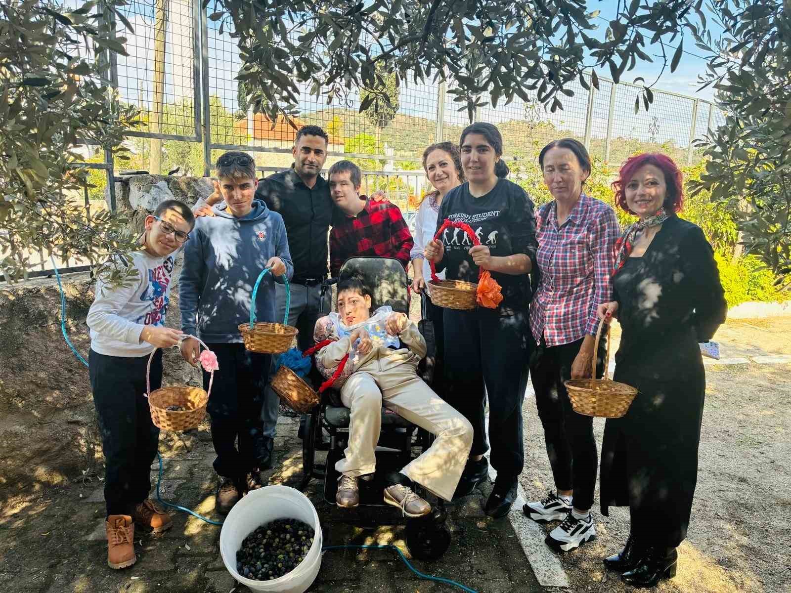 Yahşi Özel Eğitim öğrencilerinden anlamlı zeytin hasadı Bodrum’da bulunan Yahşi Özel Eğitim Uygulama Okulu öğrencileri, okul bahçesindeki