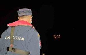 Muğla’nın Marmaris ilçesi açıklarında can salları içinde 18’i çocuk 46