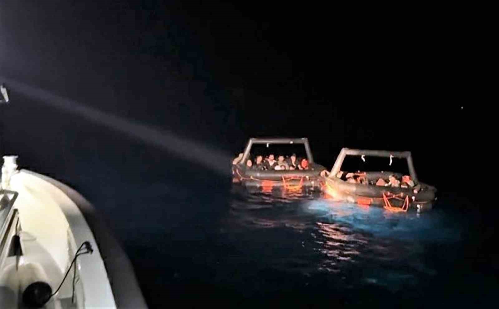 Yunanistan 32 düzensiz göçmeni Türk karasularına geri itti Muğla’nın Datça ilçesi açıklarında Yunanistan sahil güvenlik unsurları tarafından Türk