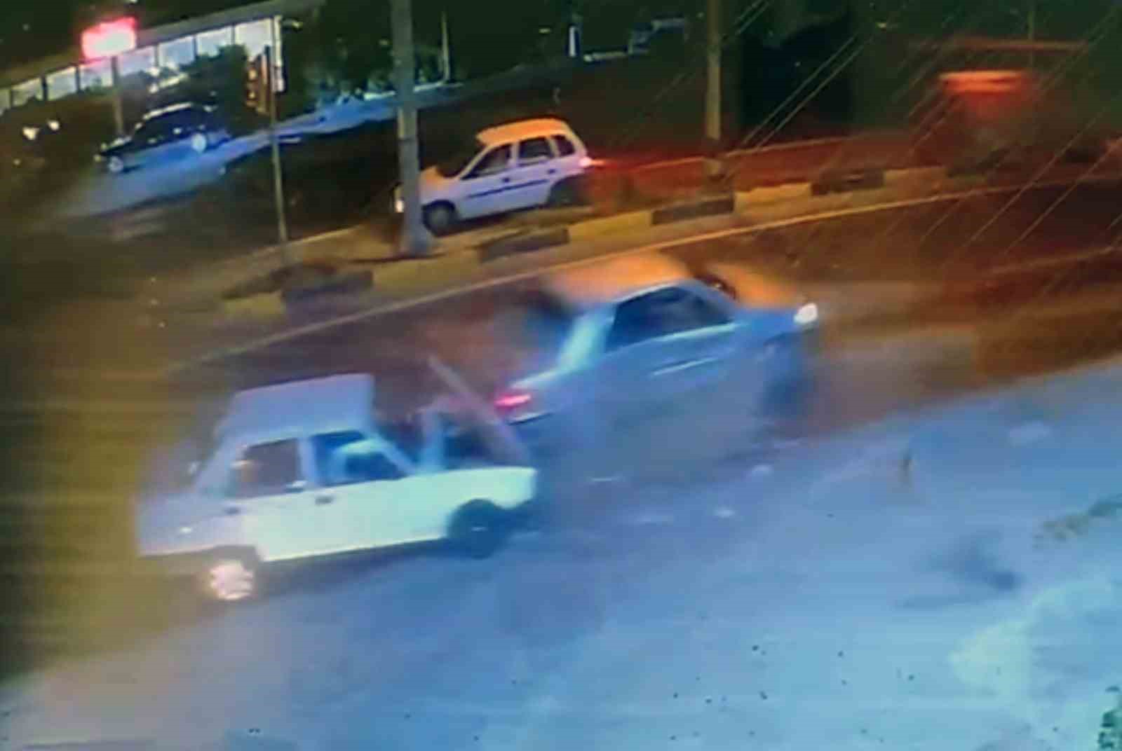 Muğla-Aydın Karayolu, Yatağan Bozarmut Mahallesinde dün gece yaşanan ve iki