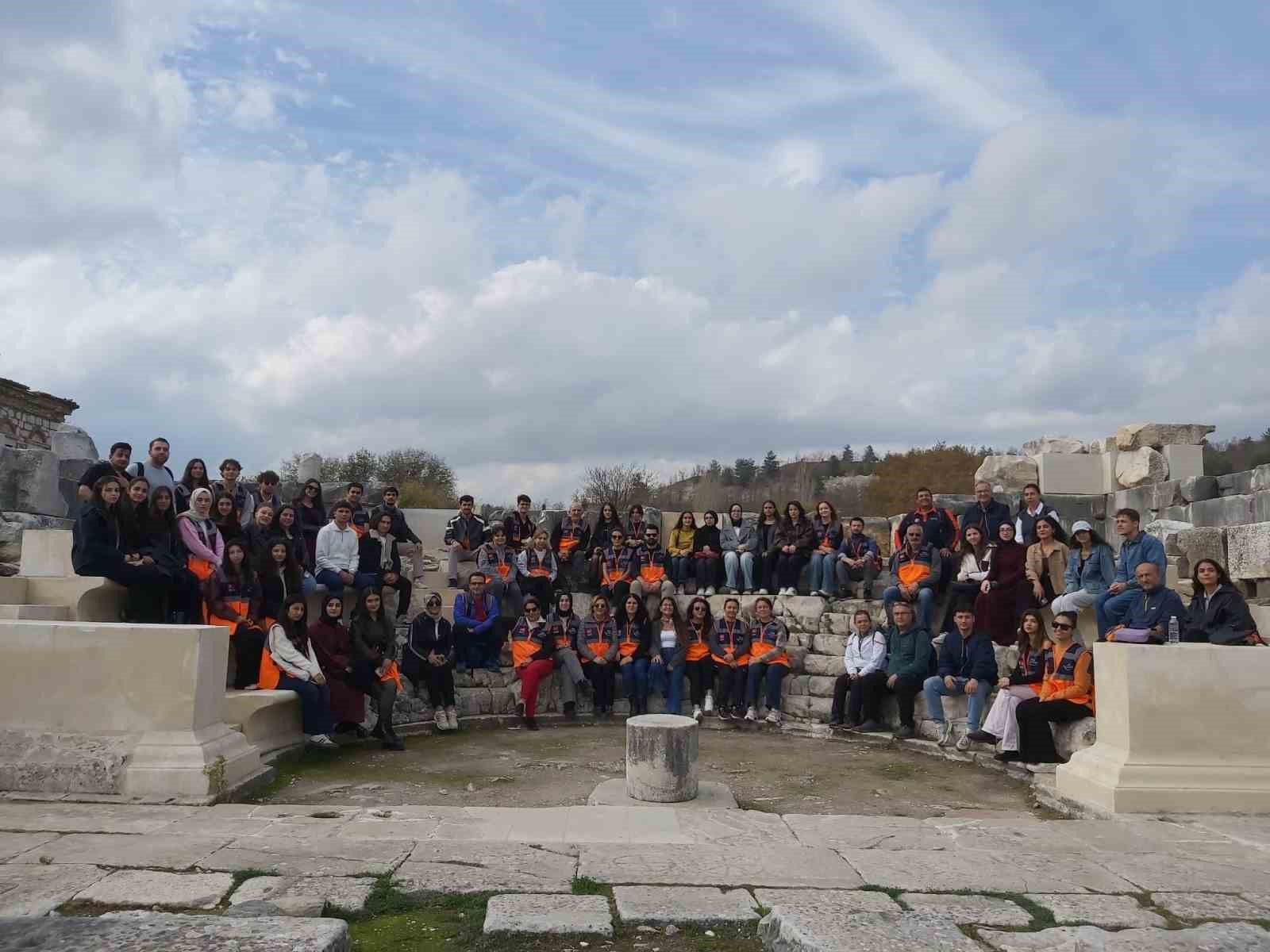 Muğla AFAD gönüllüleri, eğitim ve tatbikatların yorgunluğunu Yatağan’da attı. "Gladyatörler