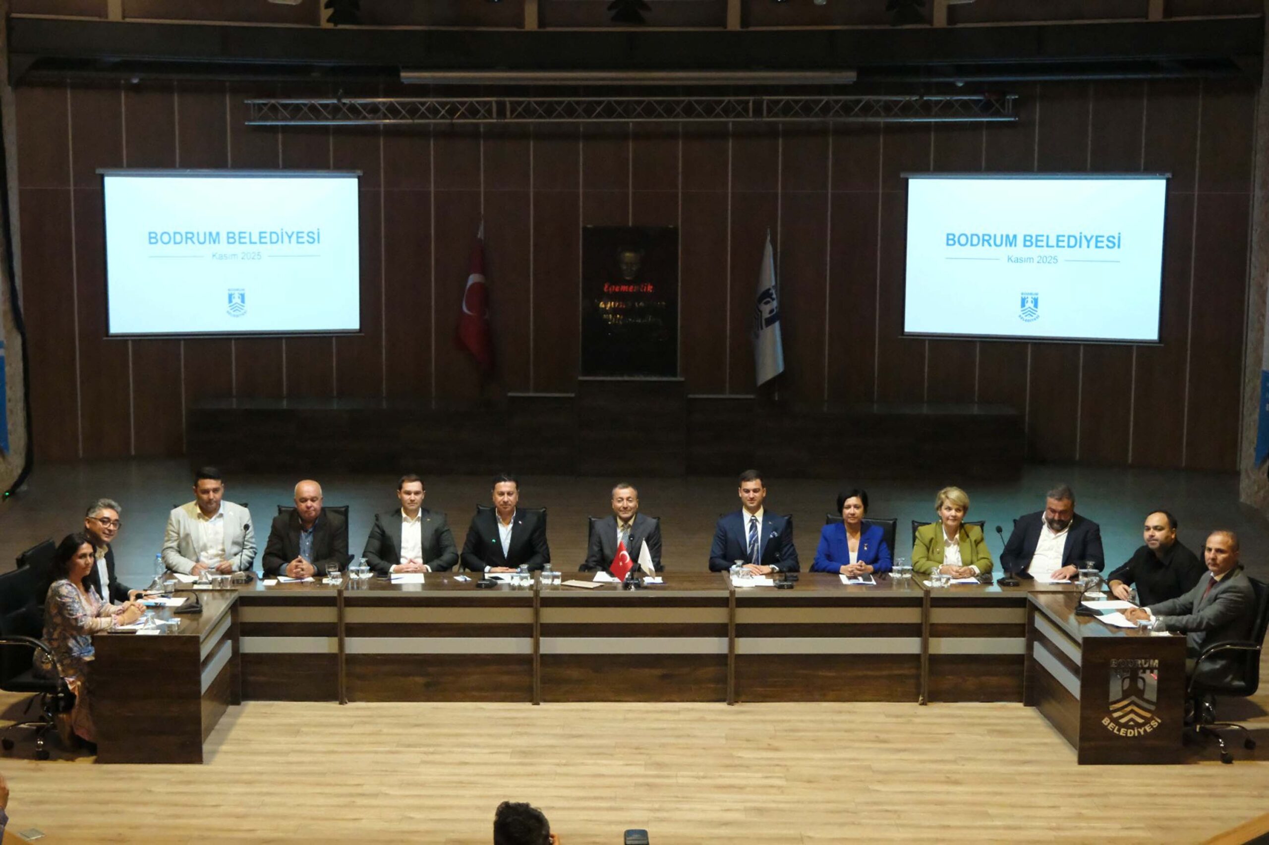 BODRUM (Muğla),(DHA)-MUĞLA'nın Bodrum ilçesinde aylık muhtarlar toplantısı yapıldı. Toplantıda, muhtarlar,