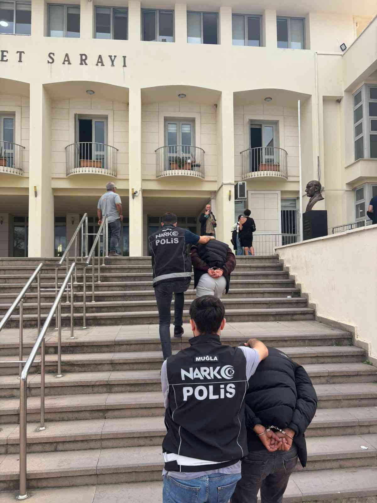 Muğla’nın Bodrum ilçesinde narkotik polisince bir otele yapılan baskında yakalanan