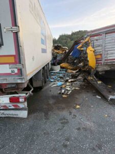 Aydın-Muğla karayolunda meydana gelen iki TIR’ın karıştığı kazada sürücüler yaralandı.