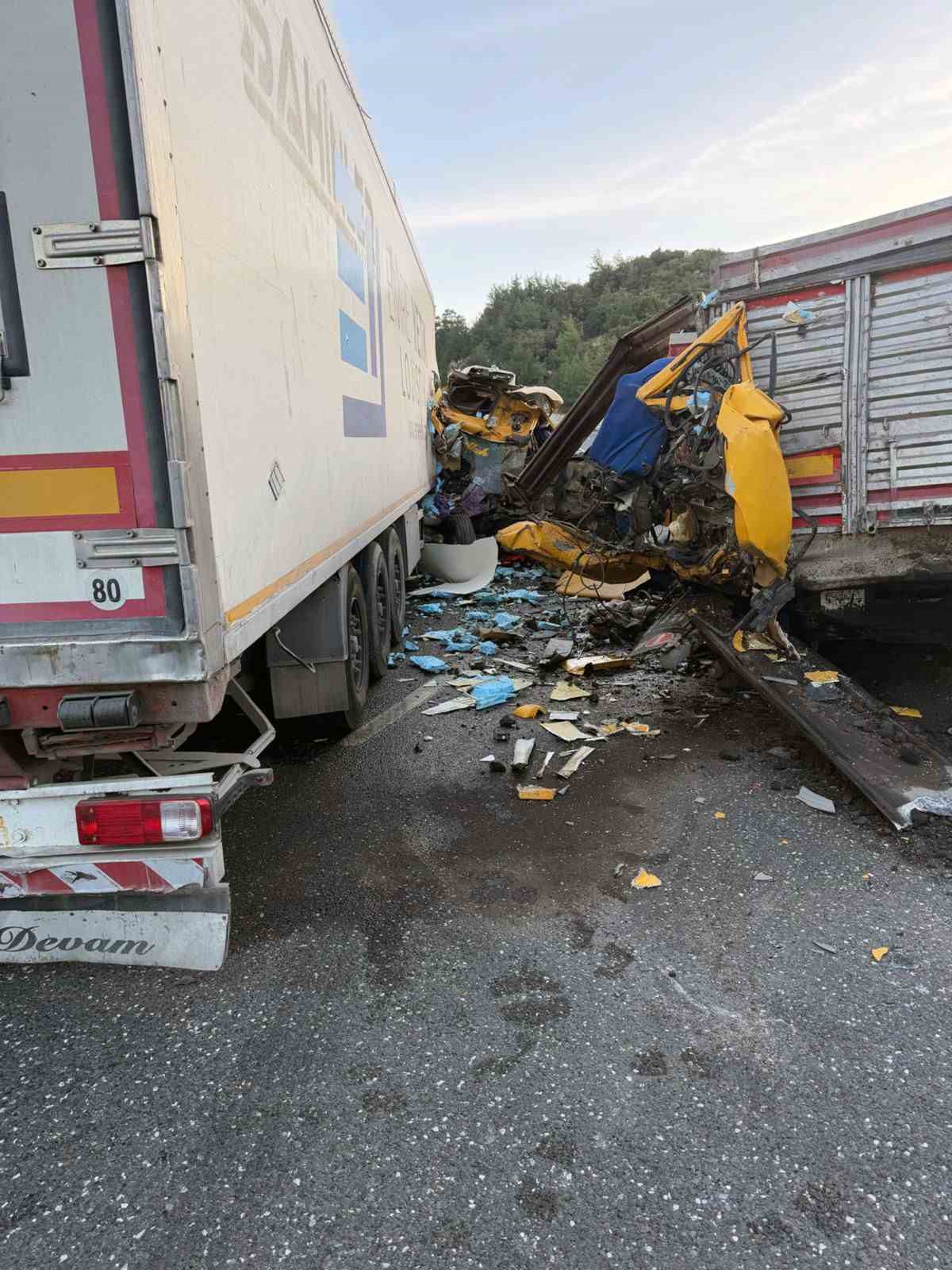 Aydın-Muğla karayolunda meydana gelen iki TIR’ın karıştığı kazada sürücüler yaralandı.